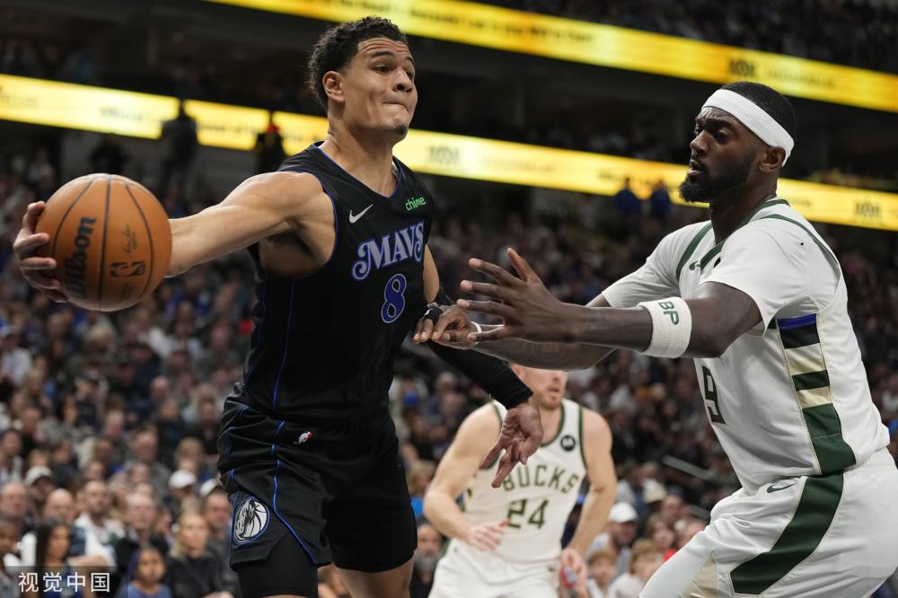 他鼓勵隊員 他鼓勵隊員